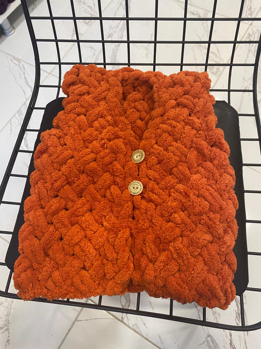 🧵 “İlk Adım Yeleği – Sevgiyle Büyüsün Diye”