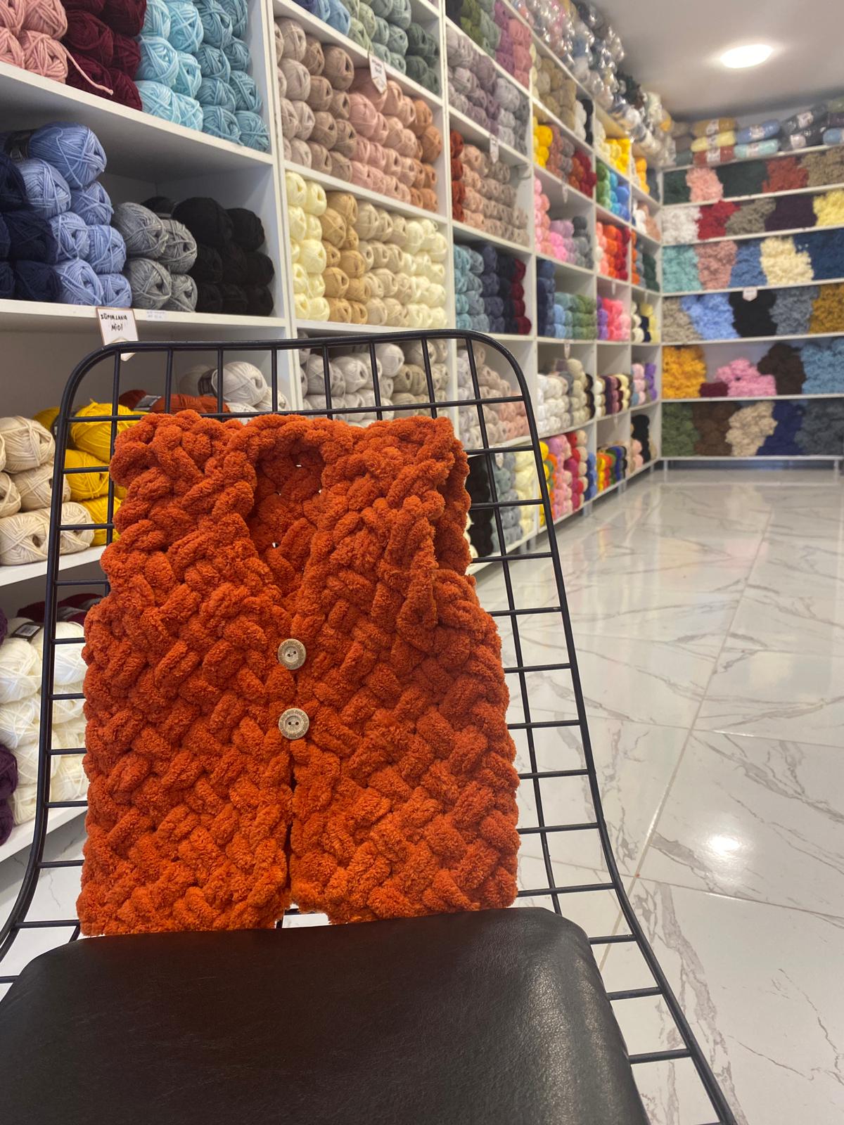 🧵 “İlk Adım Yeleği – Sevgiyle Büyüsün Diye”