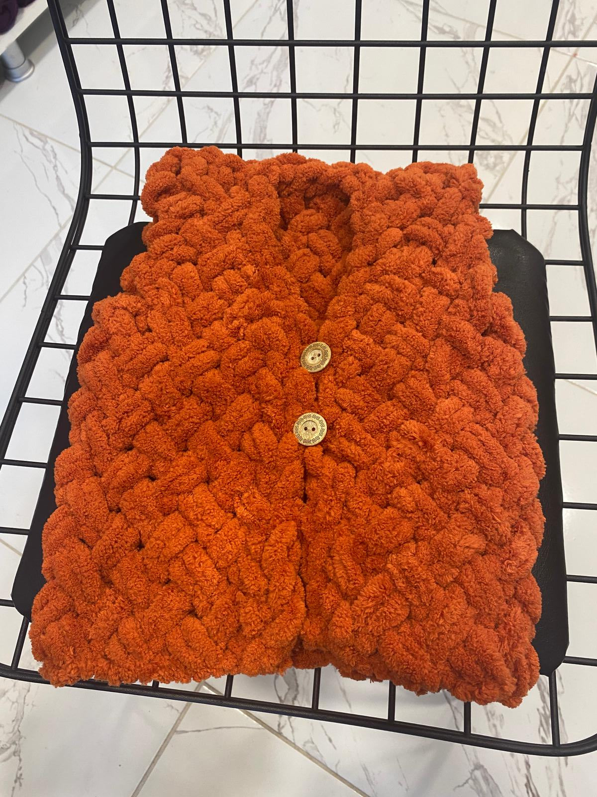 🧵 “İlk Adım Yeleği – Sevgiyle Büyüsün Diye”